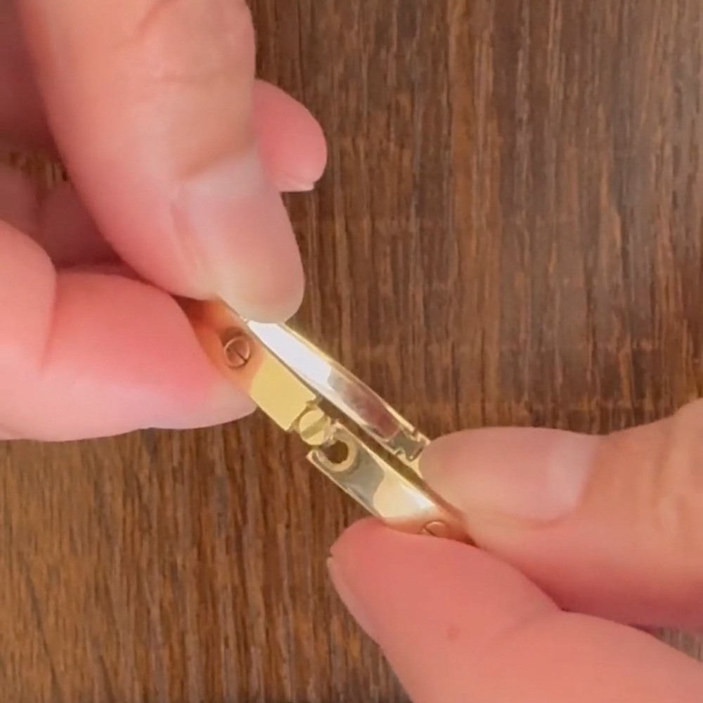 18k Solid Gold Bangle - Picture 3 of 5